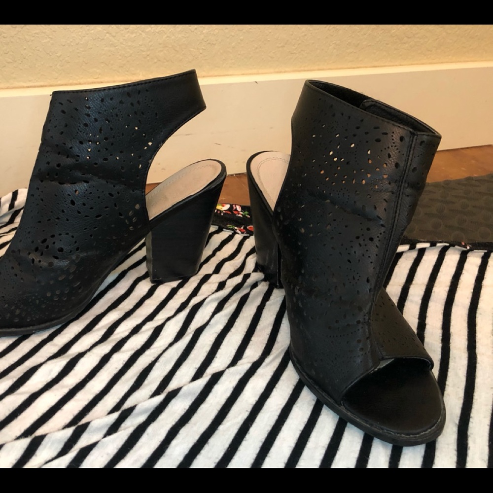 Peep Toe Heel booties